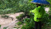 Berteduh Hujan Deras di Bawah Jembatan, 2 Pemancing Tewas Hanyut di Sungai Ngawi