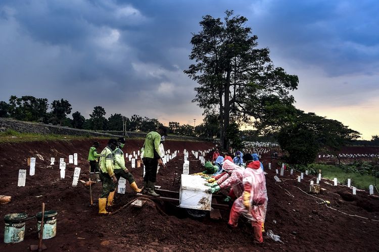 Krisis Lahan Pemakaman Jenazah Covid-19 Tidak Hanya di Jakarta
