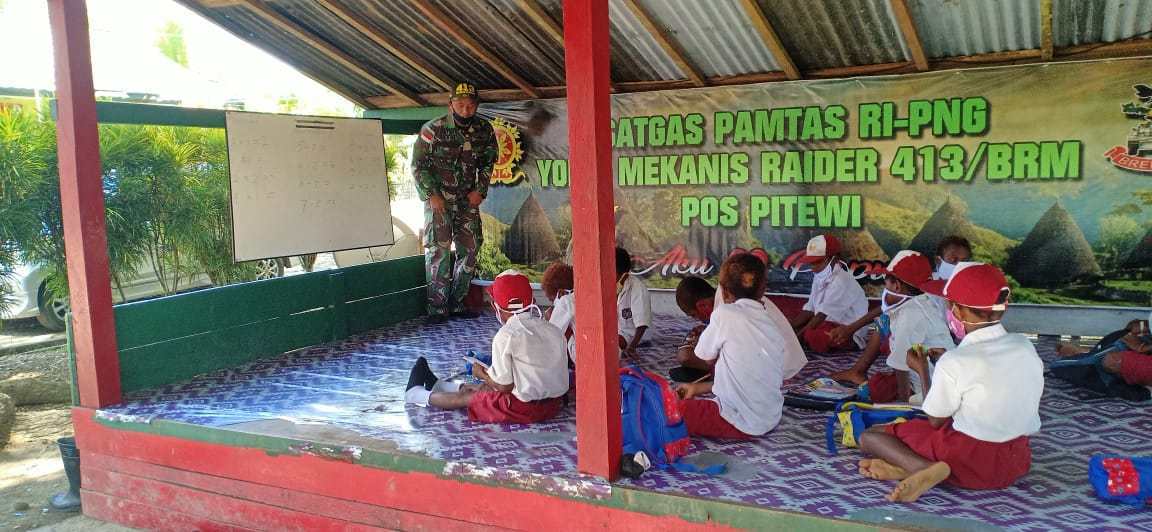 Satgas Yonif MR 413 Kostrad Buka Sekolah Darurat di Perbatasan RI-PNG