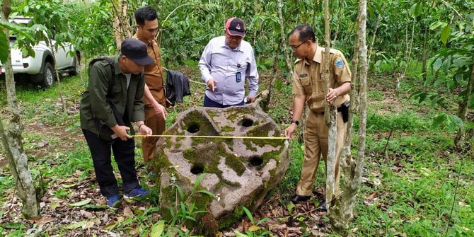 Warga Lahat Temukan 5 Megalit Berbentuk Lumpang dan Lesung di Kebun Kopi