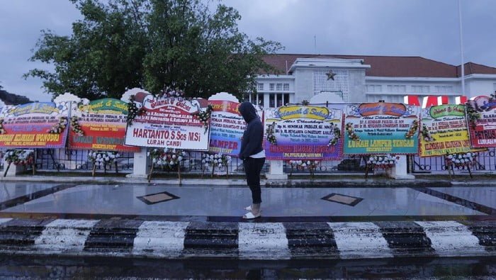 Hendi Jelang Pelantikan Dapat Banyak Karangan Bunga dari Warga Semarang