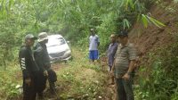 Mobil Avanza Tersesat di Hutan Gunung Putri, Berisi 7 Penumpang Dievakuasi Warga