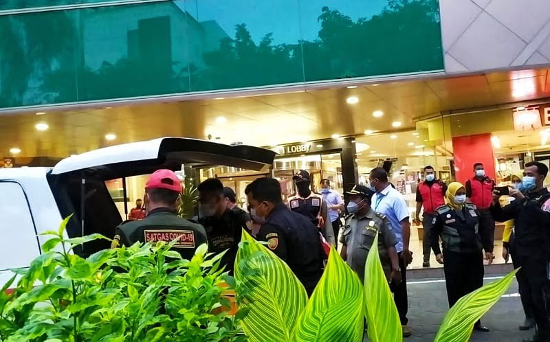 Pengunjung Mal Tunjungan Plaza Surabaya Tewas Terjun dari Lantai 4