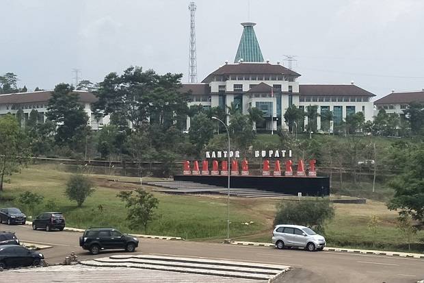 Penyidik KPK Geledah Kantor Bupati Bandung Barat