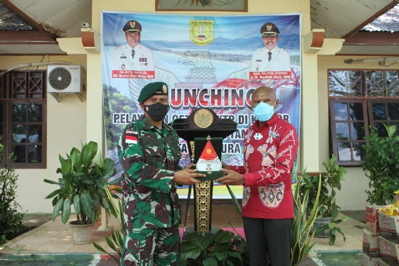 Satgas Pamtas Yonif MR 413 Menerima Penghargaan Tugas dari Wali Kota Jayapura