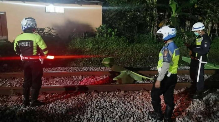 Tewas Mengenaskan Tabrakkan Diri ke Kereta di Tulungagung
