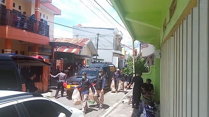 Densus 88 Tangkap 6 Terduga Teroris Kelompok Vila Mutiara Makassar