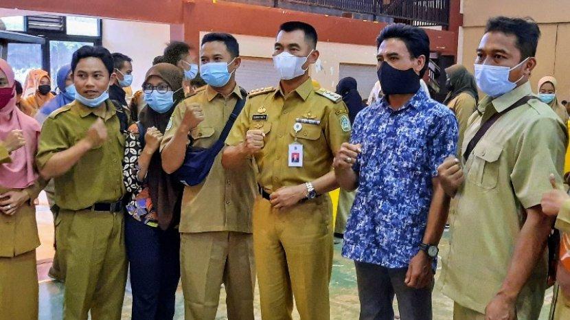 Gaji Pertama Bupati Gunungkidul Traktir THL Makan Sepuasnya