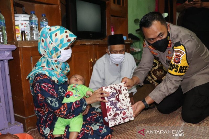 Istri Terduga Teroris Terima Bantuan Presiden Jokowi, Menyentuh