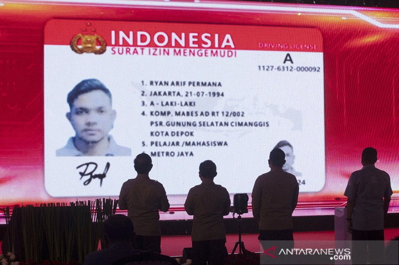 Kapolri Bersama Ketua MPR Luncurkan Aplikasi Sinar untuk Perpanjang SIM secara Online