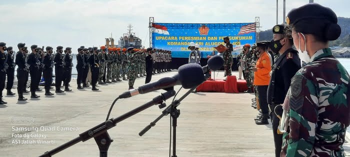 Panglima TNI Resmikan Kapal Selam Alugoro 405 Beroperasi di Natuna