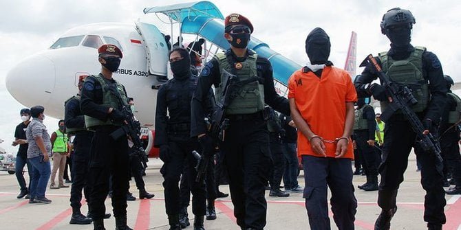 Densus 88 Tangkap 10 Terduga Teroris mau Lakukan Bom Bunuh Diri di Merauke