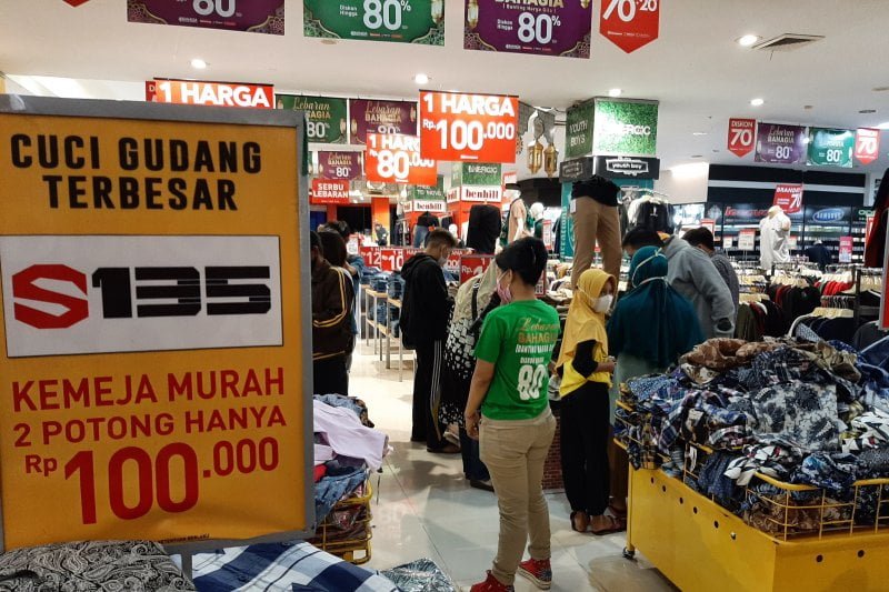 Jelang Idul Fitri Warga Tanjungpinang mulai berburu barang diskon