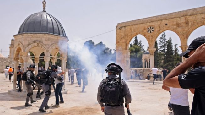 Polisi Israel dan warga Palestina bentrok di kompleks Masjid Al Aqsa, Yerusalem