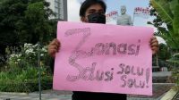 Aliansi Pelajar Surabaya Demo Minta Nadiem Hapus PPDB Zonasi