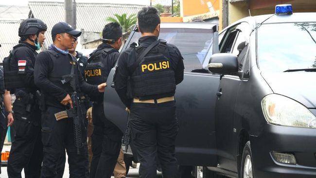 Densus 88 Tangkap 4 Terduga Teroris JAD di Pangandaran & Tasikmalaya