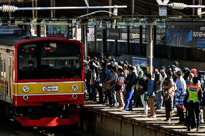 Kapasitas KRL Hanya Boleh Terisi 32% Penumpang Selama PPKM Darurat