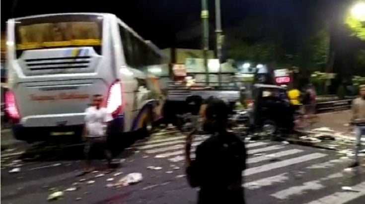 Kecelakaan Maut, Bus Sugeng Rahayu Hantam Mobil Pikap Pengangkut Sayur Hingga Sopir Terpental