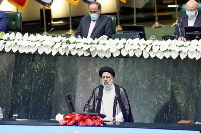 Pelantikan Jadi Presiden, Raisi Sanksi Terhadap Iran Harus Dicabut