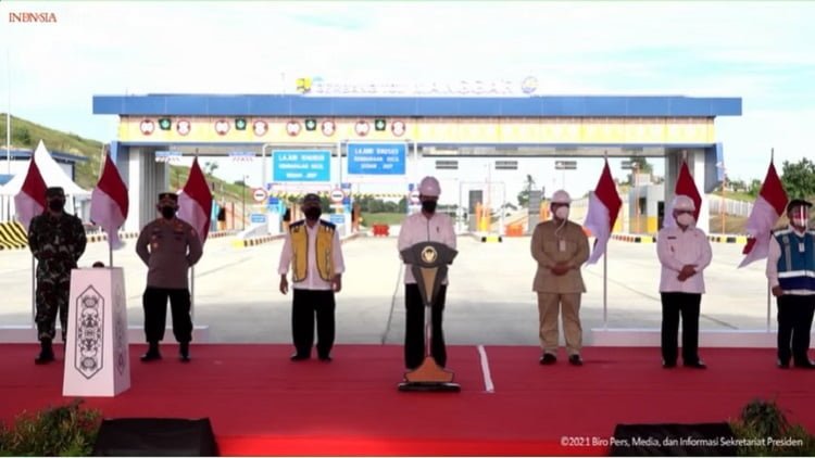 Resmikan Tol Pertama di Kalimantan Terbangun, Jokowi Tegaskan Ingin Infrastruktur Merata