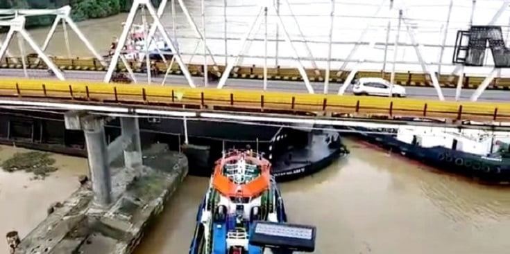 Tongkang Muatan Batu Bara Hantam Pilar Jembatan Mahakam, BBPJN Akan Lapor Polisi