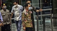 Azis Syamsuddin Dijemput Paksa, Sampai di Gedung KPK