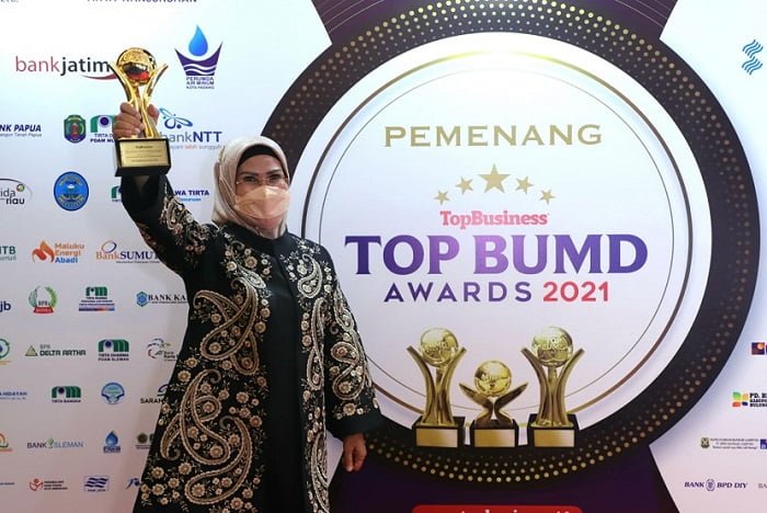 Bupati dan BPR Serang Raih Top BUMD Award 2021