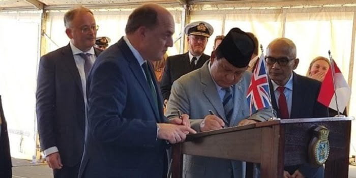 Menhan Prabowo Tandatangan Kontrak Pengadaan Kapal Perang Fregat TNI AL di London