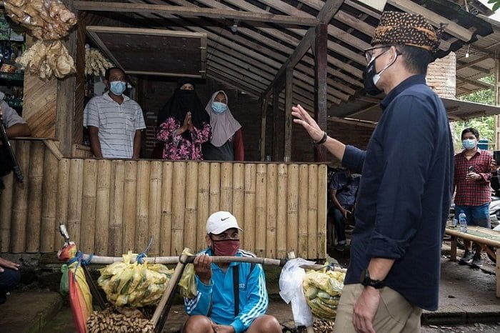 Sandiaga Dicegat Pengurus Masjid Diminta Ganti Karpet, Saat Kunjungi Kawasan Gunung Semeru