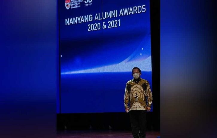 Mendagri Tito Karnavian Terima Penghargaan Alumni Terhormat dari NTU Singapura