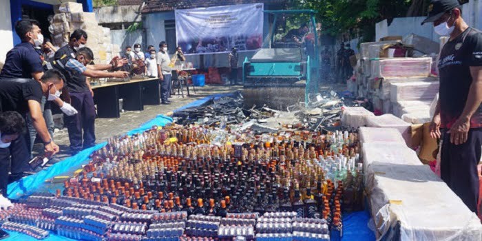 Bea Cukai Musnahkan Barang Ilegal Hasil Penindakan Senilai Miliaran Rupiah