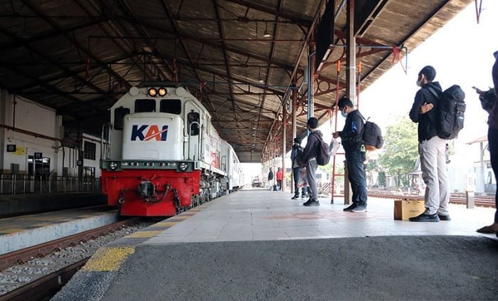 Ini Daftar Profesi yang Dapat Naik Kereta Api Gratis