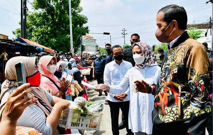 Kunker Presiden Ke Blora, Warga Terharu Lihat Langsung Jokowi dan Iriana