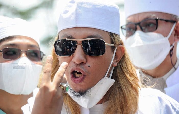 Diperiksa 11 Jam di Polda Jabar, Bahar Smith Jadi Tersangka dan Ditahan