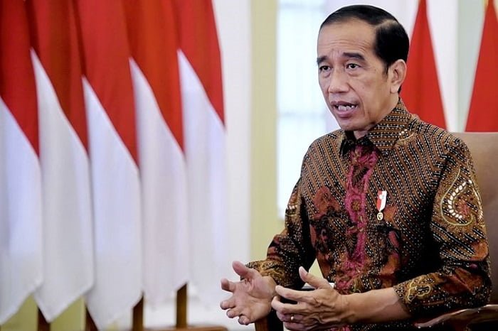 Presiden Joko Widodo memberikan pernyataan tentang perkembangan kasus COVID-19 khususnya varian Omicron di Istana Kepresidenan, Bogor, Jawa Barat, Jumat (28/1/2022). Presiden Joko Widodo menyampaikan kasus penularan COVID-19 varian Omicron akan terus meningkat dalam beberapa pekan ke depan, namun demikian Joko Widodo meminta seluruh masyarakat tidak panik dan tetap menjaga protokol kesehatan serta mengurangi aktivitas yang tidak perlu. ANTARA FOTO/Biro Pers dan Media Setpres/Handout/wsj. (Biro Pers) Artikel ini telah tayang di Kompas.com dengan judul "Jokowi Teken UU IKN, Pembangunan Ibu Kota Negara Dimulai", Klik untuk baca: https://money.kompas.com/read/2022/02/17/193000326/jokowi-teken-uu-ikn-pembangunan-ibu-kota-negara-dimulai?page=1. Penulis : Ade Miranti Karunia Editor : Aprillia Ika Download aplikasi Kompas.com untuk akses berita lebih mudah dan cepat: Android: https://bit.ly/3g85pkA iOS: https://apple.co/3hXWJ0L