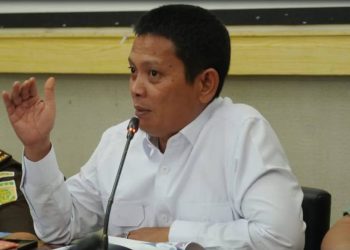 Wakil Bupati Kepulauan Anambas, Raja Bayu Febri Gunadian saat rapat koordinasi program Makanan Bergizi Gratis (MBG) di wilayah terpencil, Tarempa, Rabu, 15 Oktober 2025.