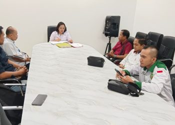 IMG-20251029-WA0055 Perundingan ketiga yang berlangsung 29 Oktober 2025, Serikat pekerja dan mediator resmi memprotes aturan Perjanjian Kerja Bersama (PKB) perusahaan yang dinilai bertentangan dengan peraturan perundang-undangan ketenagakerjaan. Foto : Ist