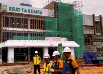 Pemerintah Kabupaten Kepulauan Anambas terus mematangkan berbagai persiapan menjelang peresmian Rumah Sakit Umum Daerah (RSUD) Tarempa yang kini resmi berstatus sebagai rumah sakit tipe C. Langkah tersebut dibahas dalam rapat koordinasi yang digelar di Kantor Bupati Tarempa dan dipimpin langsung oleh Sekretaris Daerah (Sekda) Kepulauan Anambas, Sahtiar. Foto : Ist
