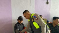 Saat Satlantas Polres Kepulauan Anambas bersama Komunitas Ojek Kepulauan Anambas melaksanakan sosialisasi, himbauan tertib berlalu lintas serta pengecekan kesehatan berupa pemeriksaan tensi darah, Selasa (03/02/2026). (Foto: Humas Polres Kepulauan Anambas).