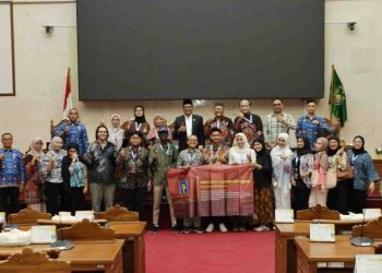 Ketua DPRD Kota Batam, Haji Muhammad Kamaluddin, menerima kunjungan studi mahasiswa Fakultas Hukum Program Internasional Universitas Islam Indonesia (UII) Yogyakarta pada Senin (27/4/2026) Humas DPRD Batam