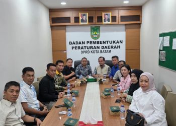 10 Anggota DPRD Anambas Begitu Hikmat Nya Saat Menggelar Pansus di Batam. Foto : Ist