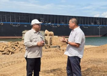 Anggota/Deputi Bidang Investasi BP Batam, Fary Djemy Francis, melakukan peninjauan langsung dan dialog dengan pelaku usaha di kedua sektor tersebut. Hasilnya menunjukkan bahwa tekanan saat ini didominasi oleh faktor eksternal. Foto : Humas BP Batam
