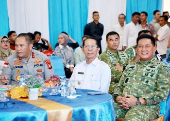 Walikota Batam, Amsakar Achmad (tengah), bersama Kapolda Kepri, Irjen Asep Safrudin (kiri), dan Komandan Kodaeral IV Laksamana Muda TNI Berkat Widjanarko, saat menghadiri peresmian operasional 1.061 KDKMP secara daring, Sabtu (16/5/2026).Foto : Istimewa