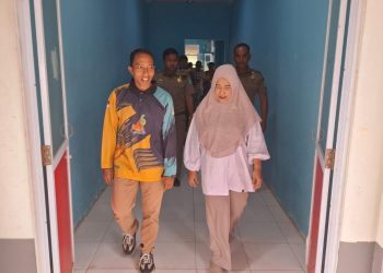 Ketua Komisi I DPRD Anambas, Ibu Haja Tety Tiba Dilokasi Menyusuri Ruang Rawat di RSUD Palmatak, Sabtu (18/4). Foto : Ist