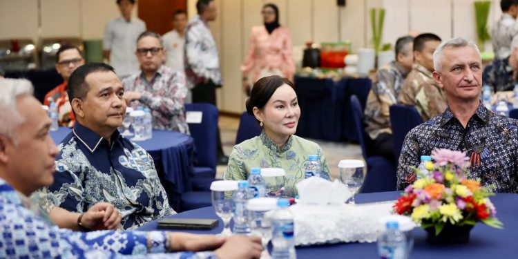 Plh Wali Kota Batam, Li Claudia Chandra, saat menerima kunjungan 22 atase pertahanan dari 19 negara sahabat dalam rangkaian Defence Attache Tour 2026 di Batam, Rabu (3/6/2026). Foto:Ist