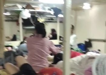 Foto: Suasana penumpang di Dek 3 KM. Bukit Raya gerah kepanasan dan sulit bernapas