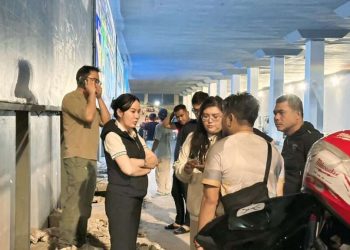 09 Wakil Kepala Badan Pengusahaan (BP) Batam, Li Claudia Chandra, turun langsung meninjau kondisi infrastruktur di kawasan Terowongan Pelita, Sabtu (13/6/2026) malam, menyusul maraknya aksi pencurian penutup drainase atau yang dikenal dengan istilah “rayap besi”. (Foto:Ist)