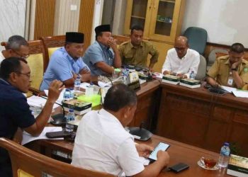 1001461908-1024x573 Panitia Khusus (Pansus) DPRD Kota Batam menggelar rapat pembahasan Rancangan Peraturan Daerah (Ranperda) tentang Perubahan atas Peraturan Daerah Nomor 11 Tahun 2013 tentang Pengelolaan Sampah bersama Tim Pemerintah Kota Batam, tim hukum Pemerintah Kota Batam, serta para pemangku kepentingan terkait, Senin (22/6/2026). Foto:Ist