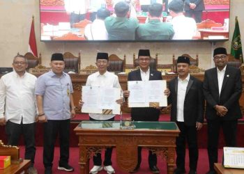 1001463822-1320x500 DPRD Kota Batam resmi mengesahkan Rancangan Peraturan Daerah (Ranperda) tentang Penyelenggaraan Prasarana, Sarana, dan Utilitas Umum (PSU) Perumahan menjadi Peraturan Daerah (Perda), dalam rapat paripurna yang digelar di ruang sidang utama DPRD Kota Batam, Rabu (24/6/2026). Foto:Ist