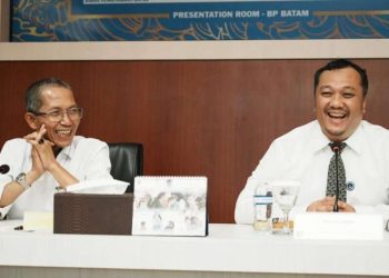 17 Kepala BP Batam, Amsakar Achmad, bersama Rektor UMRAH, Prof. Dr. Agung Dhamar Syakti. (Foto:Ist)